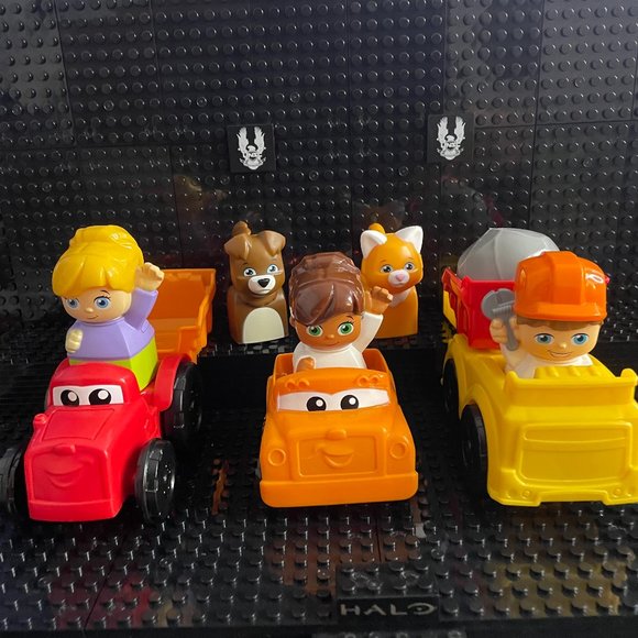 BRAND NEW MEGA BLOKS CARS WITH FIGURES - WRAP IN THE MANUGFACTORY PLASTIC BAGS. - Picture 1 of 7